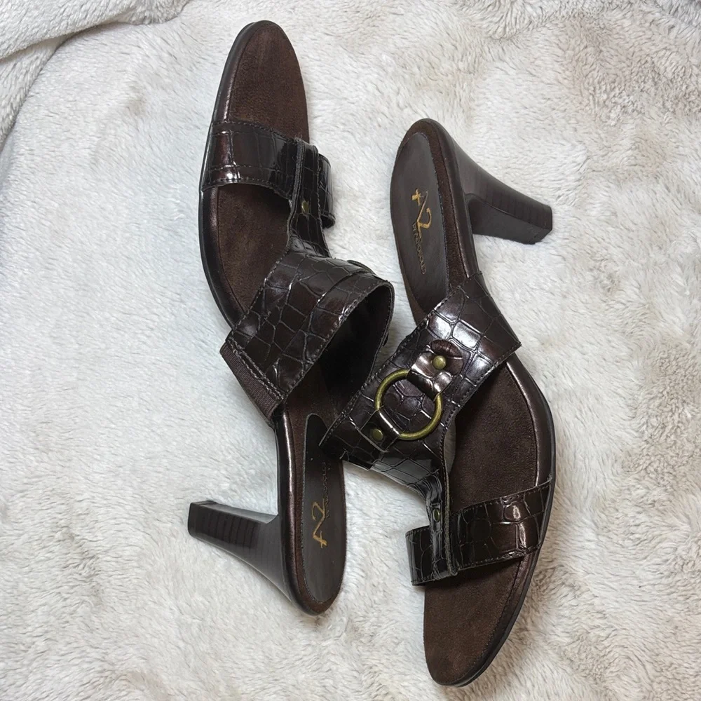 A2 By Aerosoles Brown Croc-Embossed Heels Size 9.5